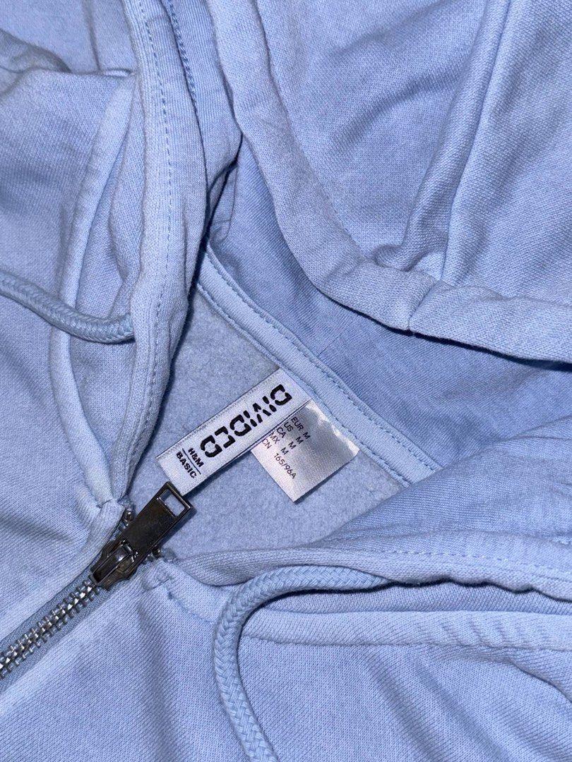 H&M Divided - Lounge Set (Category: Activewear) located in Taguig. Submitted by thriftieth (Listing ID 1365036526, Image 3). Description: ✨Cropped zip-through hoodie -Medium ✨Wide Joggers -Small 🌸 Items can be sold separately 🌸 Swipe left for original price reference 🌸 Never worn, only washed once after purchase 🌸 Price is negotiable.
