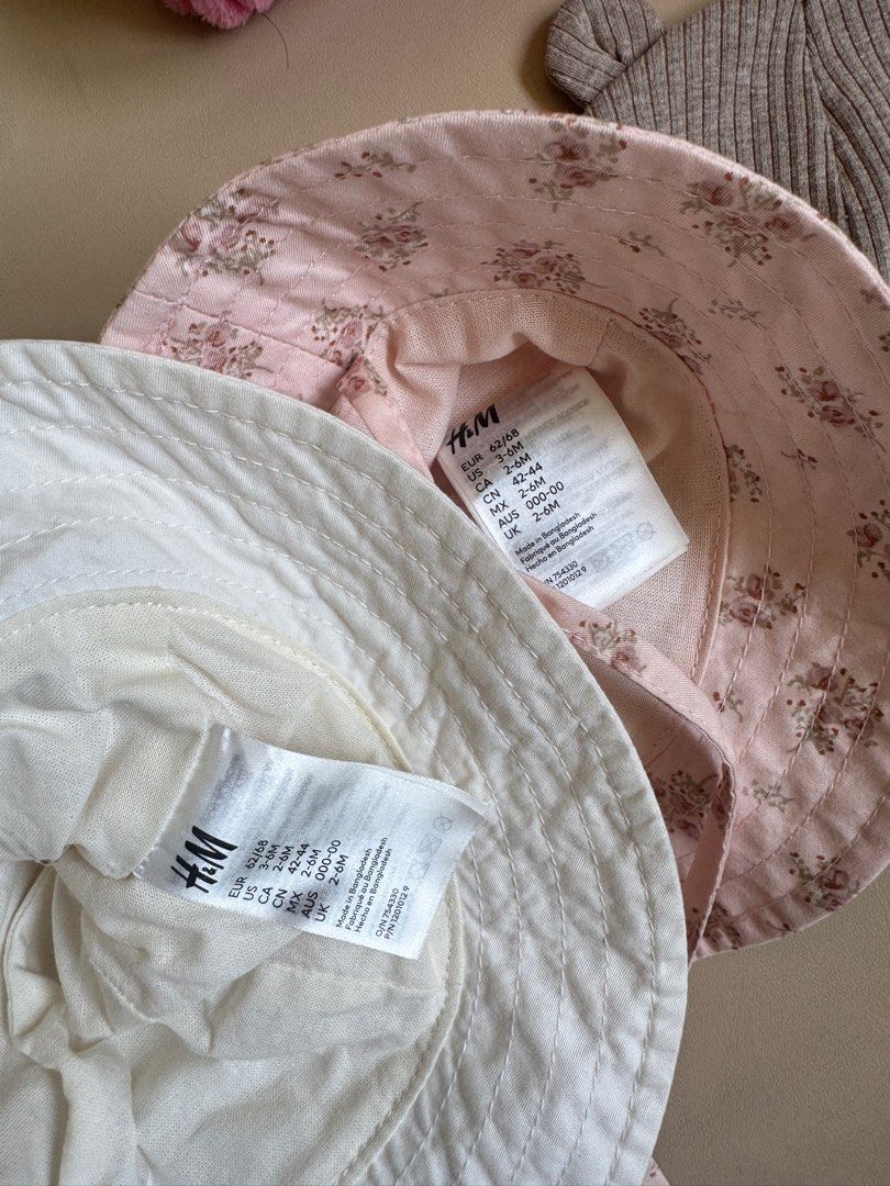 H&M Hats & Bonnets (Category: Babies & Kids Fashion) located in Rizal. Submitted by jpspaceph (Listing ID 1364988106, Image 2). Description: ⭐️ 500 (Take all) 🌟 2-6months 🌟 RFS: Baby doesn’t like hats - outgrown 🌟 Condition: Brand New 🌟 MOP: GCASH 🌟 NO MEET-UPS 🌟 Same-day delivery via Grab/Lalamove (buyer’s expense) .