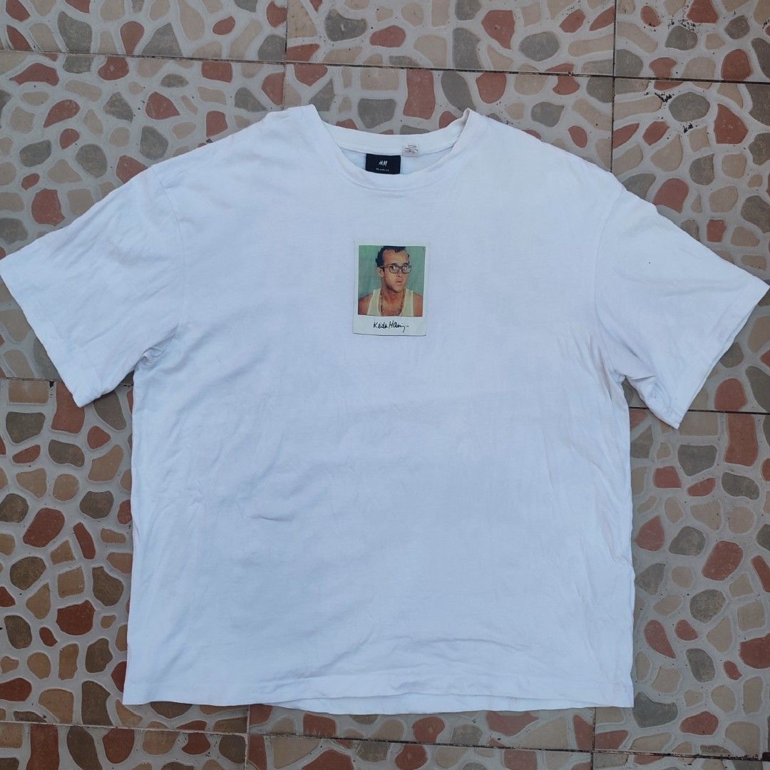 H&M X Keith Haring graphic tee (Category: Tshirts & Polo Shirts ) located in Gumaca. Submitted by hayashiarnold (Listing ID 1365065859, Image 1). Description: Hairlines crack sa front design pero overall solid pa rin Large on tag Length - 27.5 Width - 23.5.