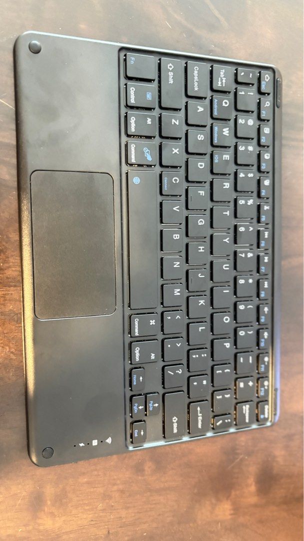 Ipad keyboard (Category: Computer Keyboard) located in Kuala Lumpur. Submitted by lewis81 (Listing ID 1365011221, Image 1). Description: Function well Can connect to android and iOS.