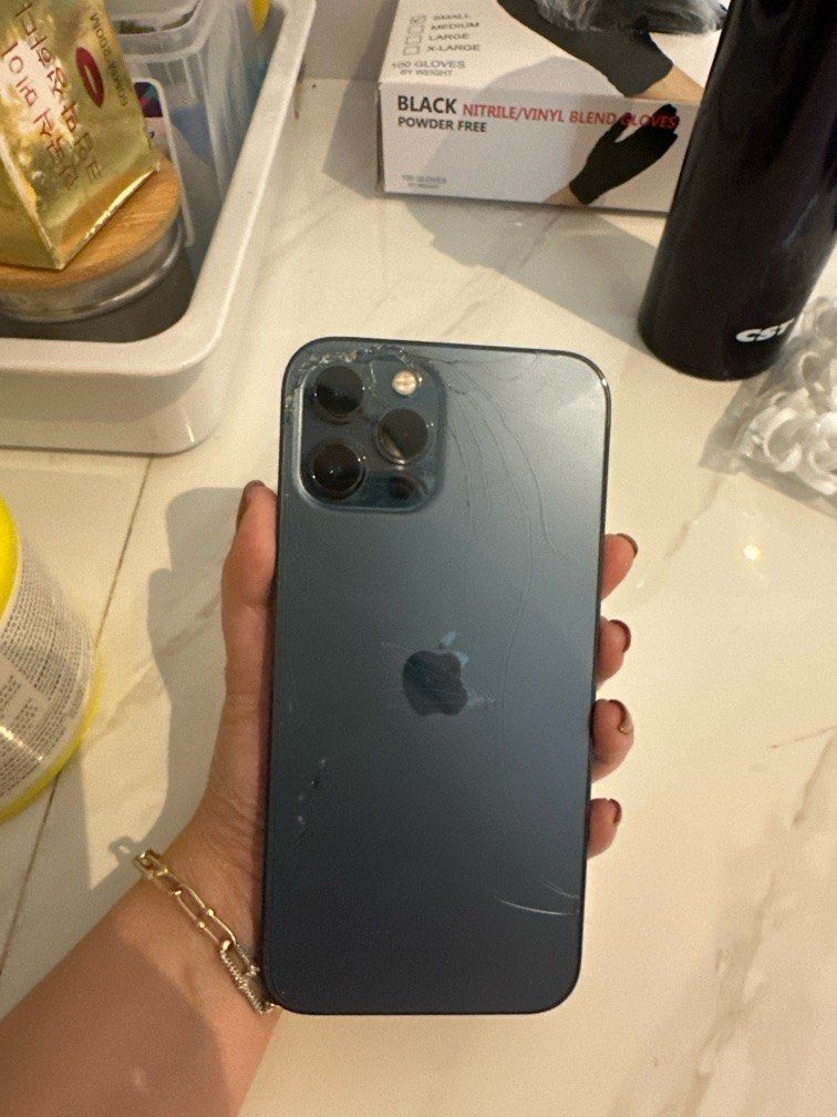 Iphone 12 promax 256 g (Category: iPhone 12 Series) located in Bacolod City. Submitted by izz6100 (Listing ID 1365019656, Image 1). Description: .