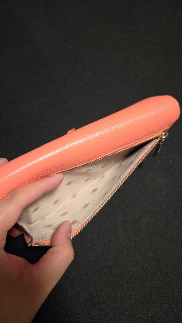 Kate Spade Marti Long Wallet (Category: Luxury Bags & Wallets) located in San Jose. Submitted by roxehfoxeh (Listing ID 1365005151, Image 3). Description: Inclusion: Care card only.