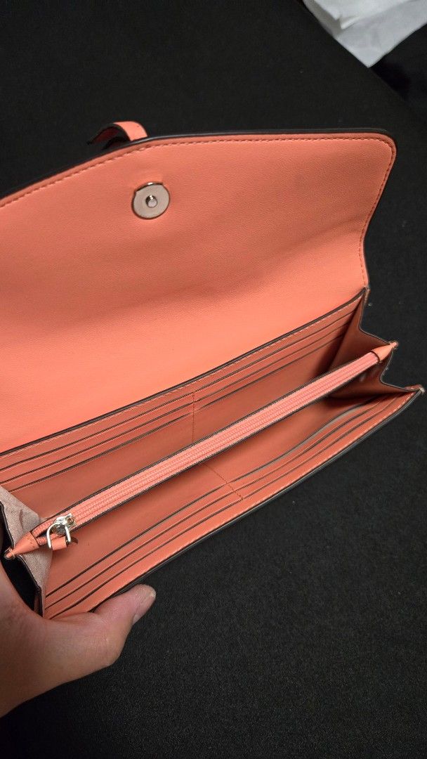 Kate Spade Marti Long Wallet (Category: Luxury Bags & Wallets) located in San Jose. Submitted by roxehfoxeh (Listing ID 1365005151, Image 2). Description: Inclusion: Care card only.