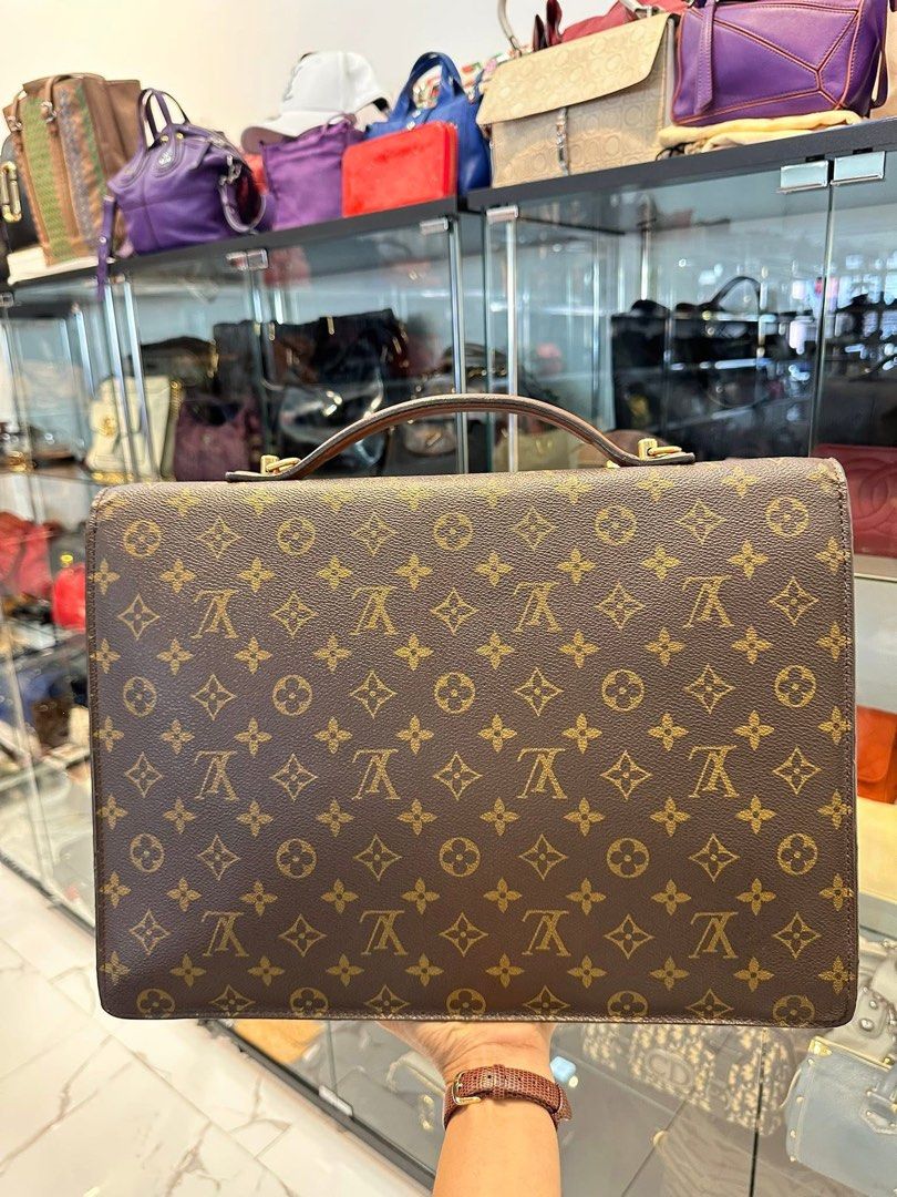 😱Legit💯Money back Guarantee (Category: Luxury Bags & Wallets) located in General Santos City (Dadiangas). Submitted by braverabbit.67 (Listing ID 1364990134, Image 3). Description: 💯 MONEY BACK GUARANTEE 💯💯👌🏻 in VeryGood Condition LV Document bag/Large size 📌kasya 15inches Laptop 💻 𝗦𝘂𝗿𝗲 𝗯𝘂𝘆𝗲𝗿 𝗺𝗮𝘆 𝗿𝗲𝗾𝘂𝗲𝗦𝘁 𝗺𝗼𝗿𝗲 𝗱𝗲𝘁𝗮𝗶𝗹𝗲𝗱 𝗽𝗶𝗰𝗦📸📸.