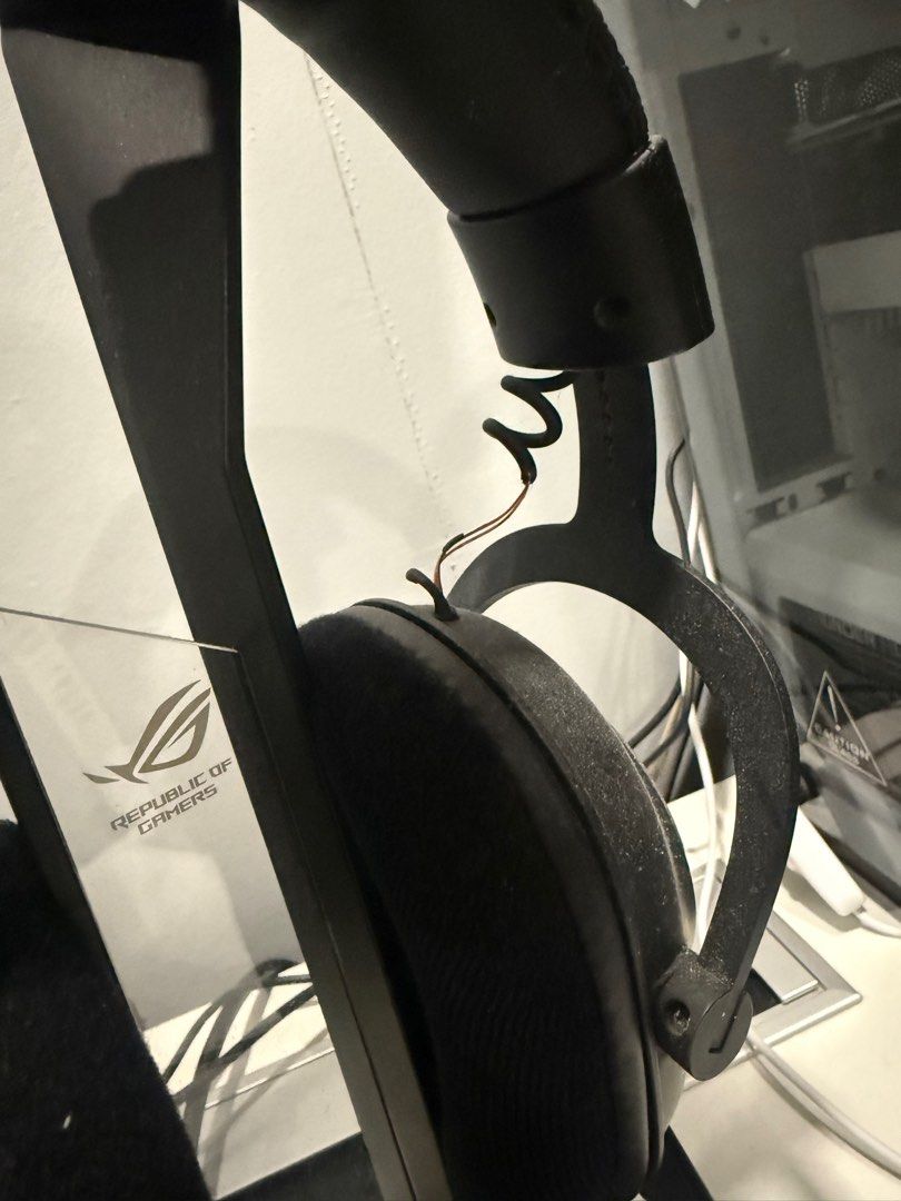 Logitech Pro X headset with blue voice (Category: Headphones & Headsets) located in Quezon City. Submitted by ronsatch (Listing ID 1365088688, Image 3). Description: Some parts of the waiting peeled off but still working perfectly comes with the blue voice adapter and box. Location Cubao QC..