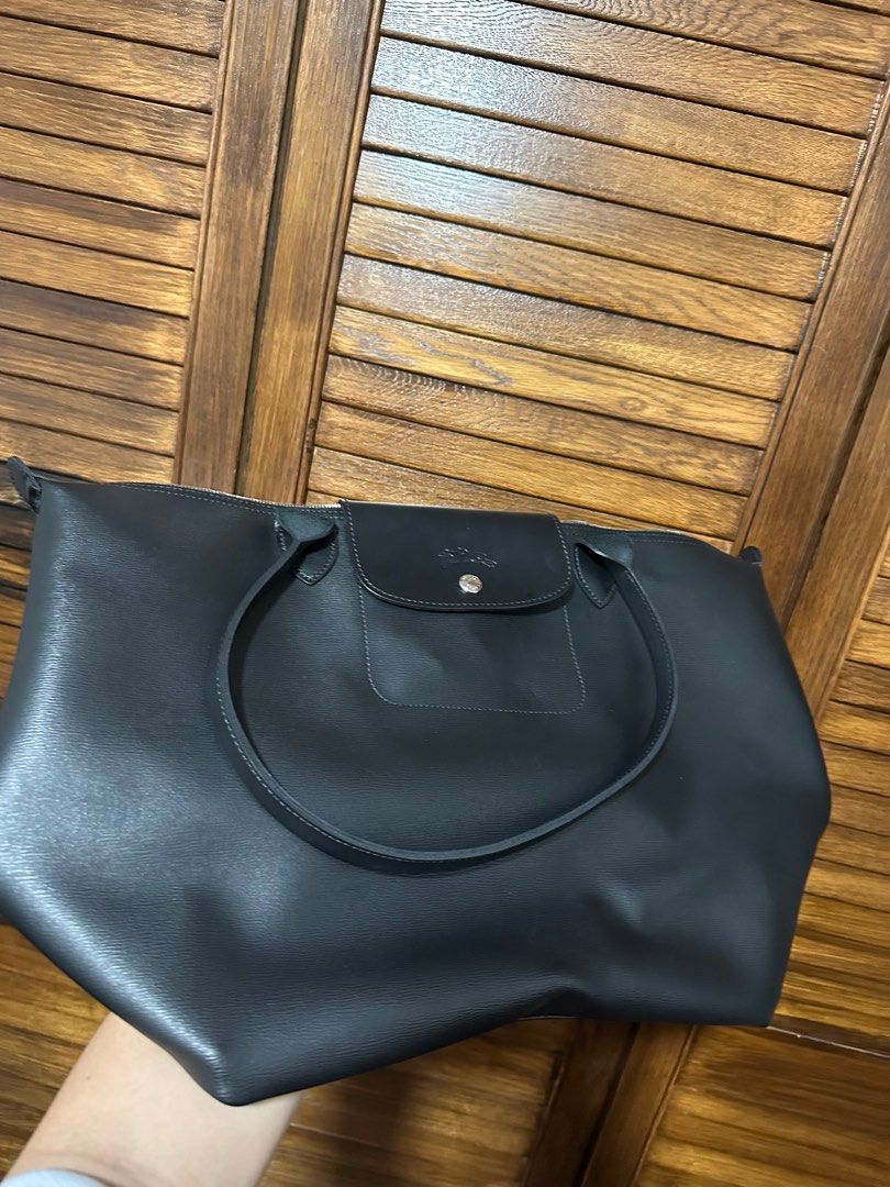 Longchamp 2605HYQ Le Pliage City M Shoulder Bag Tote Bag (Category: Bags & Wallets) located in Singapore. Submitted by pinksparklynalgene (Listing ID 1365115905, Image 2). Description: Barely used, priced to clear. Feel free to offer. bought in paris 2023 to use for school/work but later decided i prefer a smaller bag, hence selling. Series: Le Pliage City M Shoulder Bag Material: Coated Canvas Color: 001 NOIR Country of Origin: China Size (Appro