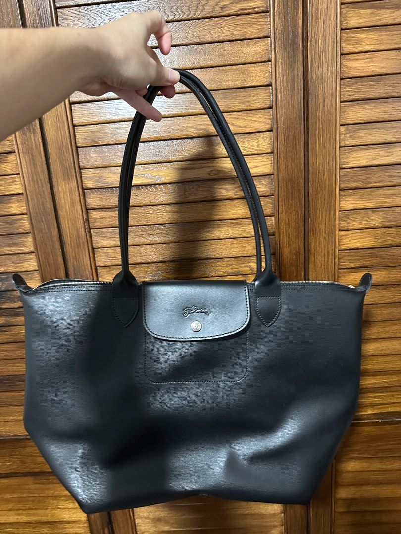 Longchamp 2605HYQ Le Pliage City M Shoulder Bag Tote Bag (Category: Bags & Wallets) located in Singapore. Submitted by pinksparklynalgene (Listing ID 1365115905, Image 1). Description: Barely used, priced to clear. Feel free to offer. bought in paris 2023 to use for school/work but later decided i prefer a smaller bag, hence selling. Series: Le Pliage City M Shoulder Bag Material: Coated Canvas Color: 001 NOIR Country of Origin: China Size (Appro