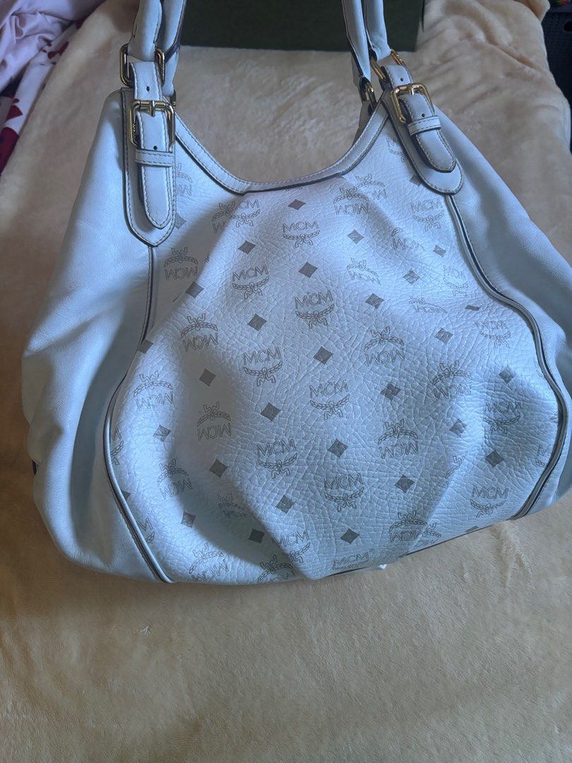 MCM Hob bag (Category: Luxury Bags & Wallets) located in Calamba. Submitted by vheng12 (Listing ID 1364986094, Image 2). Description: .