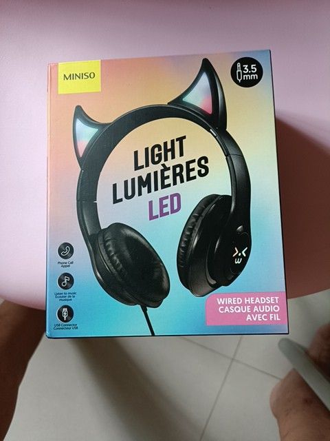 Miniso Light Lumieres LED Wired Headset (Category: Headphones & Headsets) located in Singapore. Submitted by tllim74lim33 (Listing ID 1365022991, Image 1). Description: .