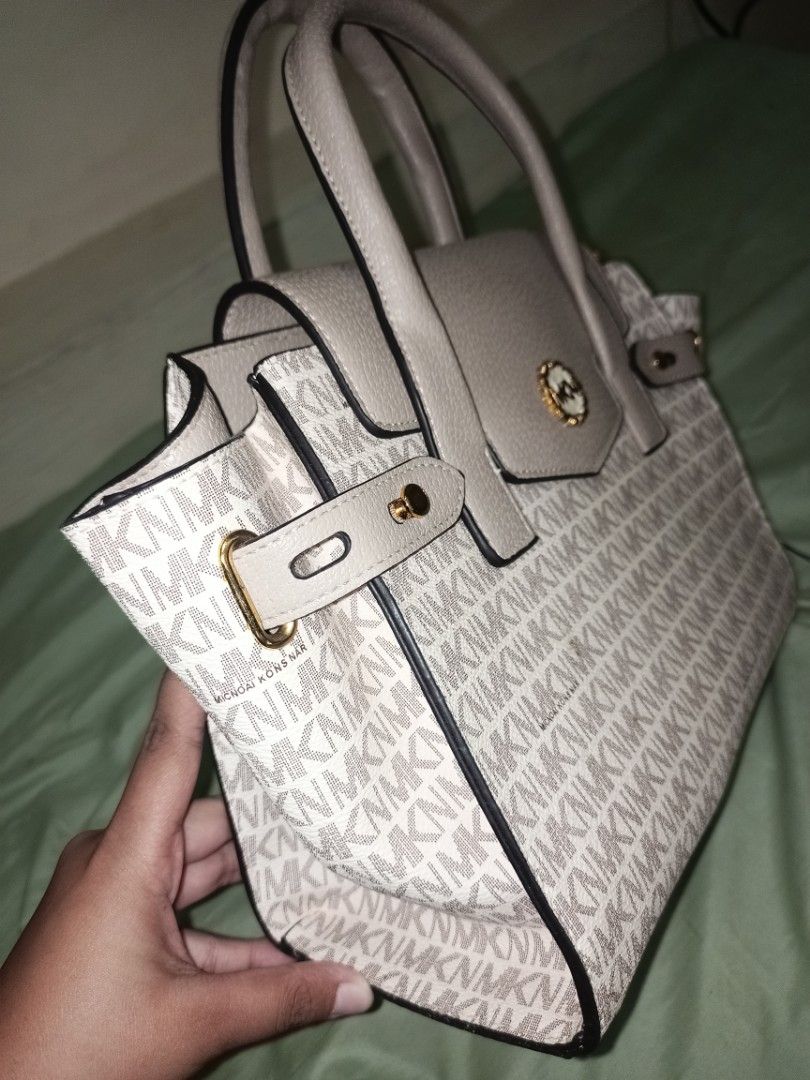 Brandeg Bag / handbag / shoulder bag (Category: Luxury Bags & Wallets) located in Maragondon. Submitted by wynne.picks (Listing ID 1365046683, Image 2). Description: Handbag shoulder bag BRAND NEW NEVER BEEN USED. SUPER NICE CONDITION.