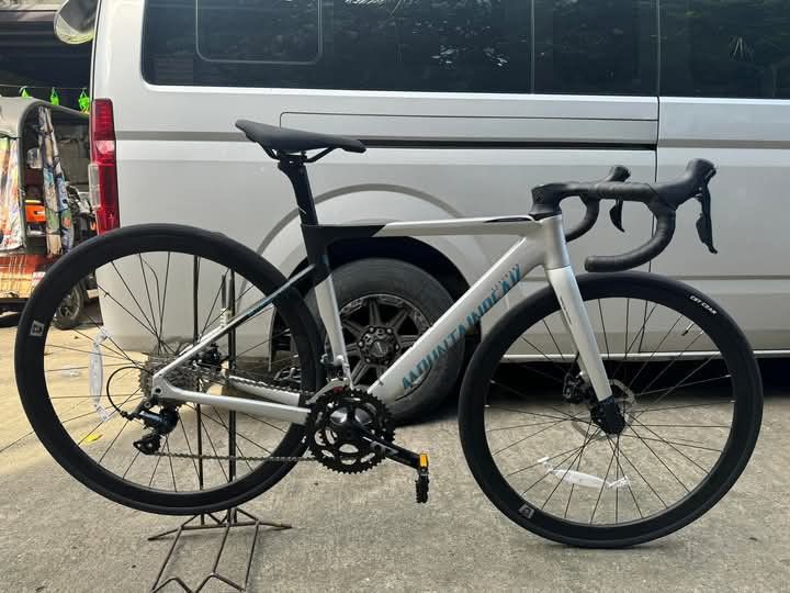 Mountainpeak Expert T3000 2024 Model RB (Category: Bicycles) located in Marikina City. Submitted by gemma_00 (Listing ID 1365004894, Image 2). Description: ONHAND‼️ INTEGRATED Mountainpeak Roadbike‼️😱😍 👉Mountainpeak Expert T3000 2024 Model 💥 🚲2x9 Shimano Sora Discbrake 💥SALE PRICE▪️30,000 👌 ✅Free Assemble ✅Free Wheels reflector front & rear ✅Free Weapon Helmet ✅Free Rechargeable Taillight ✅Free Bottlecage Available size & color 🚲White bro