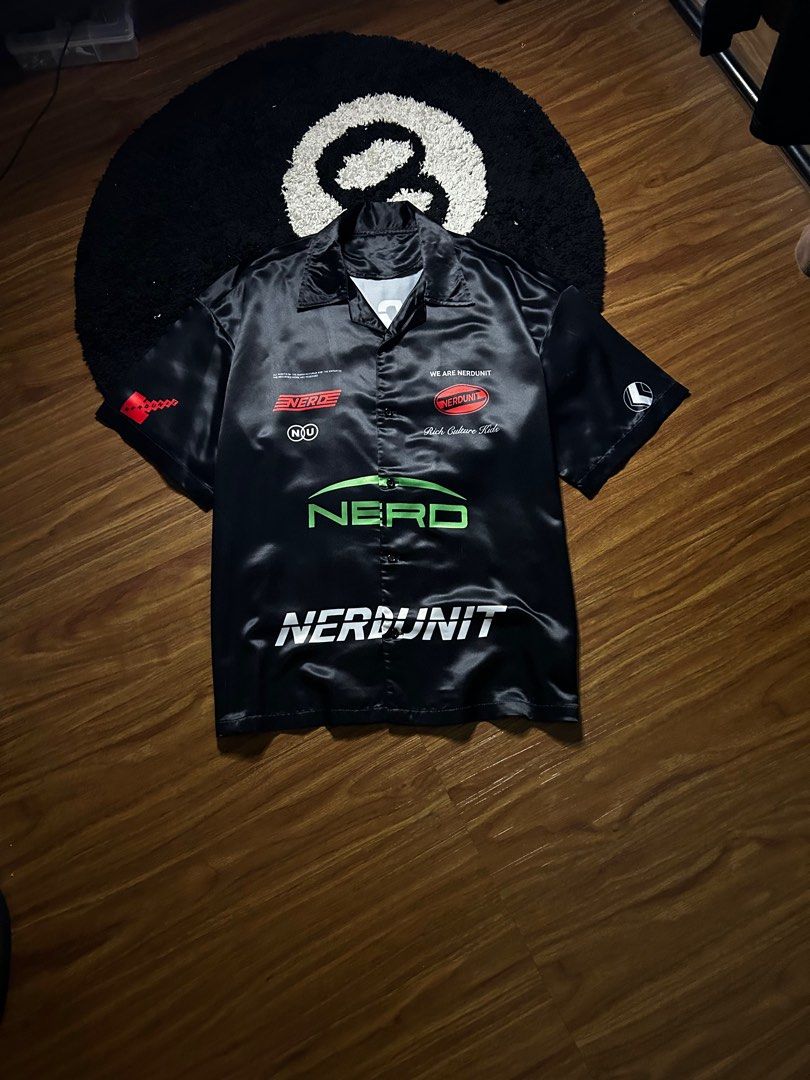Nerdunit (Category: Tshirts & Polo Shirts) located in Kuala Lumpur. Submitted by ssrh_ (Listing ID 1364955581, Image 3). Description: Saiz XL P25/28.