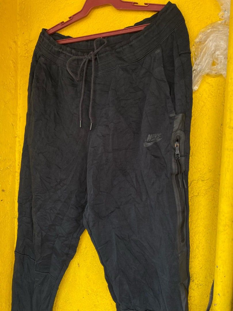 Nike Techfleece (Category: Joggers) located in Bambang. Submitted by zythrifting (Listing ID 1365106003, Image 2). Description: Nike Tech Fleece Size Xl on tag Waist 28-33 Length 38.5 Color rate 9/10 Need wash +sf Loc: Nueva Vizcaya Pm ✉️.