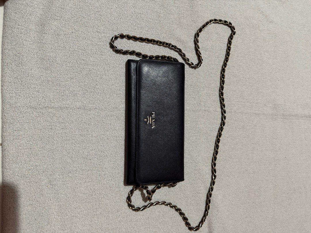 Prada (Category: Luxury Bags & Wallets) located in Manila. Submitted by mcb02293 (Listing ID 1365103709, Image 3). Description: .