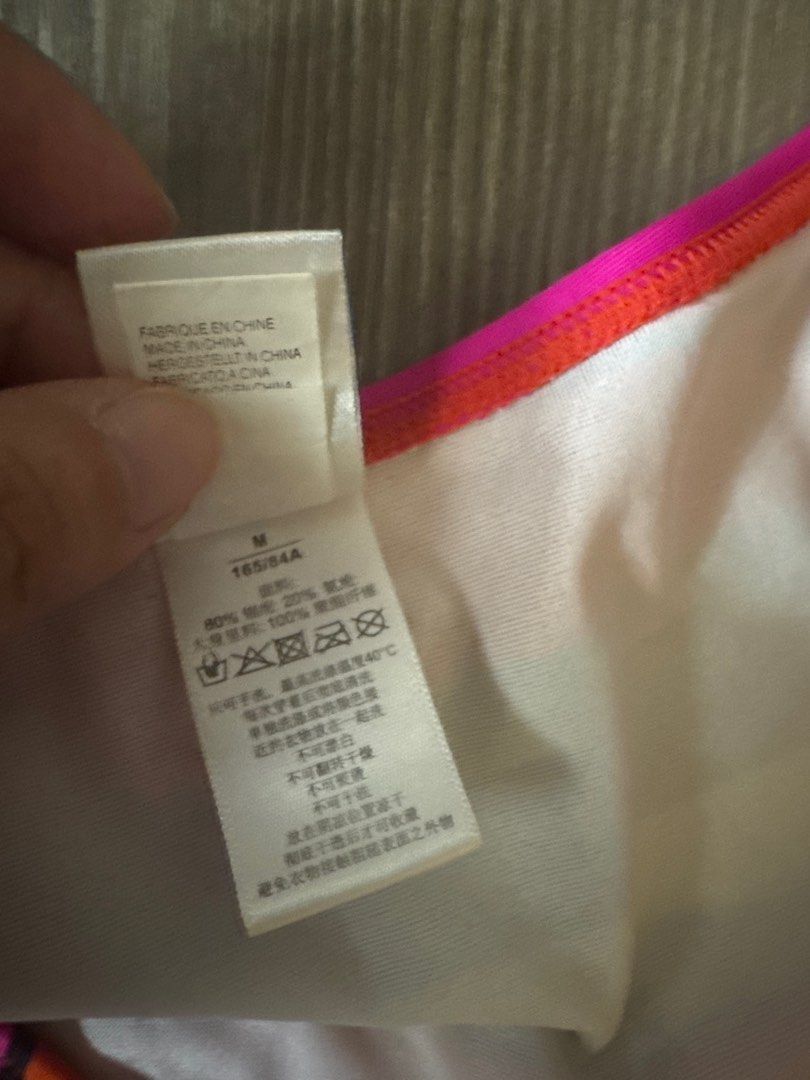 ROXY Bikini （分類：泳衣）位於 Hong Kong。 由 sonnyangelbb 提交（商品編號 1365040790，圖片 4）。簡介： 。