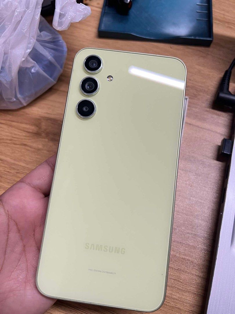 SAMSUNG A54 5G (Category: Samsung) located in Mandaluyong City. Submitted by joianne (Listing ID 1364977876, Image 3). Description: 8G 256 Gb Like new Mandaluyong Manila and QC Area.