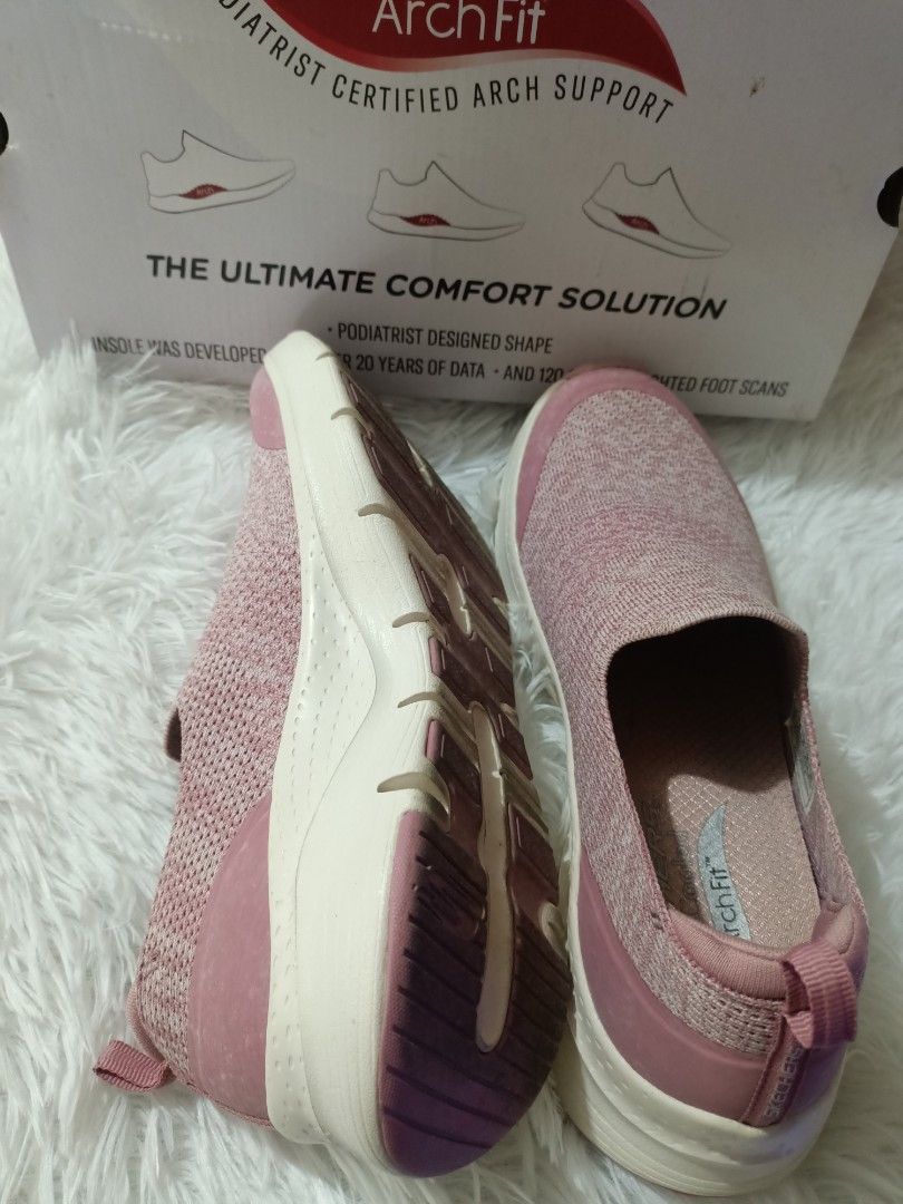 SKECHERS ARCHFIT (Category: Sneakers) located in Cavite. Submitted by 0825cherry (Listing ID 1364971060, Image 2). Description: nabili ko sya sm moa ng ₱5,495 twice klang nasuot.