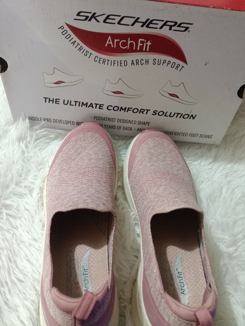 SKECHERS ARCHFIT (Category: Sneakers) located in Cavite. Submitted by 0825cherry (Listing ID 1364971060, Image 1). Description: nabili ko sya sm moa ng ₱5,495 twice klang nasuot.