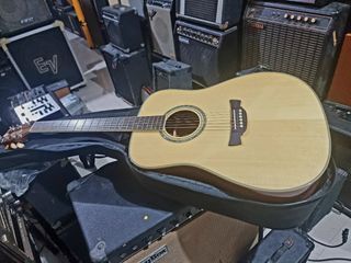 Solid top crafter acoustic guitar
