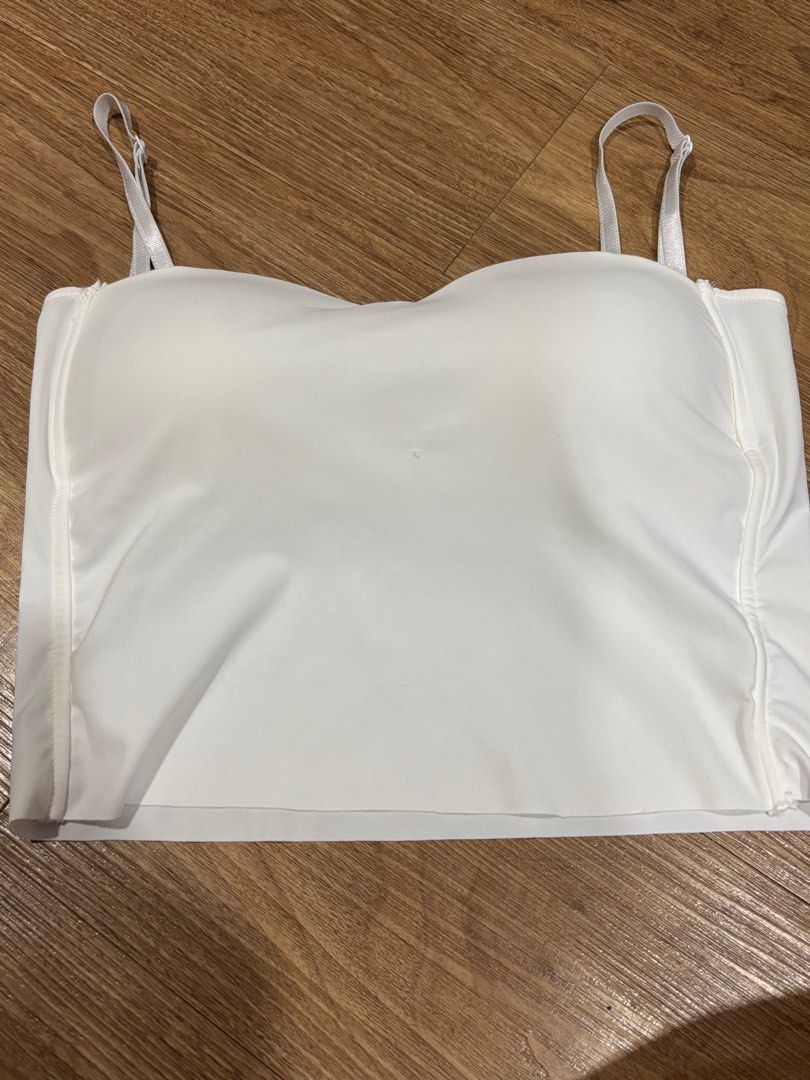 White Padded Sleeveless Top (Category: Sleeveless) located in Paranaque City. Submitted by floramese (Listing ID 1365072134, Image 1). Description: Never used, just stored. Newly bought. ✿ perfect basic for capsule wardrobes! ✿ adjustable straps ✿ stretchy and body-hugging material Modes of Payment – GCash – Maya – PNB – EastWest .