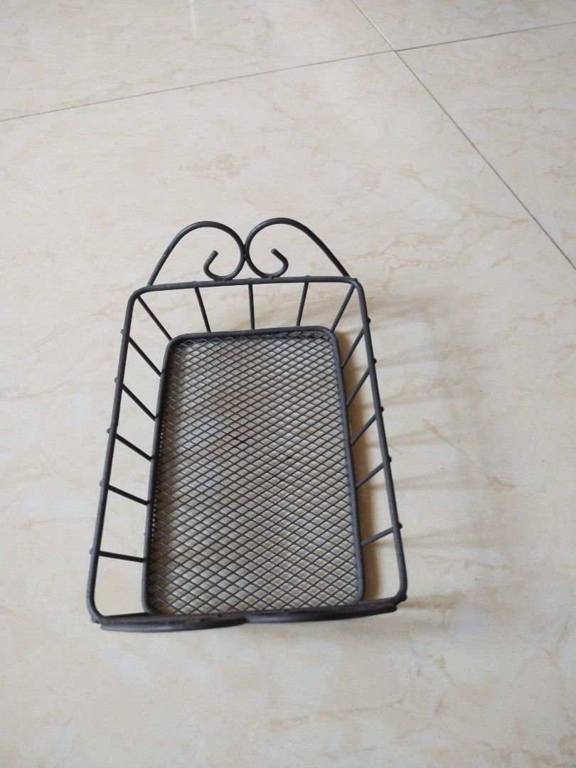 Wire basket (Category: Storage Boxes & Baskets) located in Bacoor. Submitted by 12.23_06 (Listing ID 1364994831, Image 1). Description: size: 3 inches x 4 inches color: black brown.