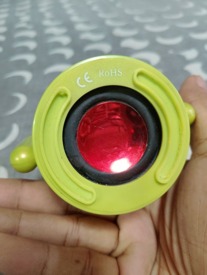 Android mini speaker (Category: Soundbars, Speakers & Amplifiers) located in Manila. Submitted by boyhet.thrift15 (Listing ID 1365179000, Image 3). Description: Android mini speaker/am/fm/TF/no usb cord included nd not rechargeable to used nid plug to socket to used not tested sa micro usb selling 300.