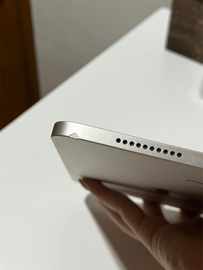 Apple 64GB Ipad Mini Gen 6 in Starlight (Category: iPad) located in Pasig City. Submitted by yangstudios (Listing ID 1365192393, Image 3). Description: -used for 2 weeks then stored -screen has no cracks -comes with box rfs: have too many gadgets .