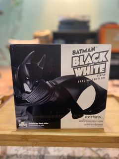 Statue Batman Black & White – Simon Bisley, 2nd Edition, Résine DC Direct