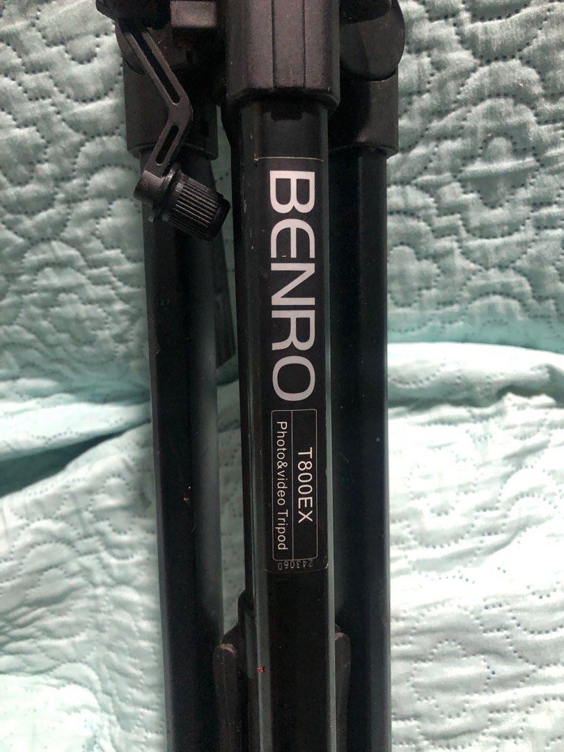 Benro T800ex tripod (Category: Tripods & Monopods) located in Imus. Submitted by verjel-31076 (Listing ID 1365188154, Image 1). Description: No issue All parts good add 100 for the light stand.