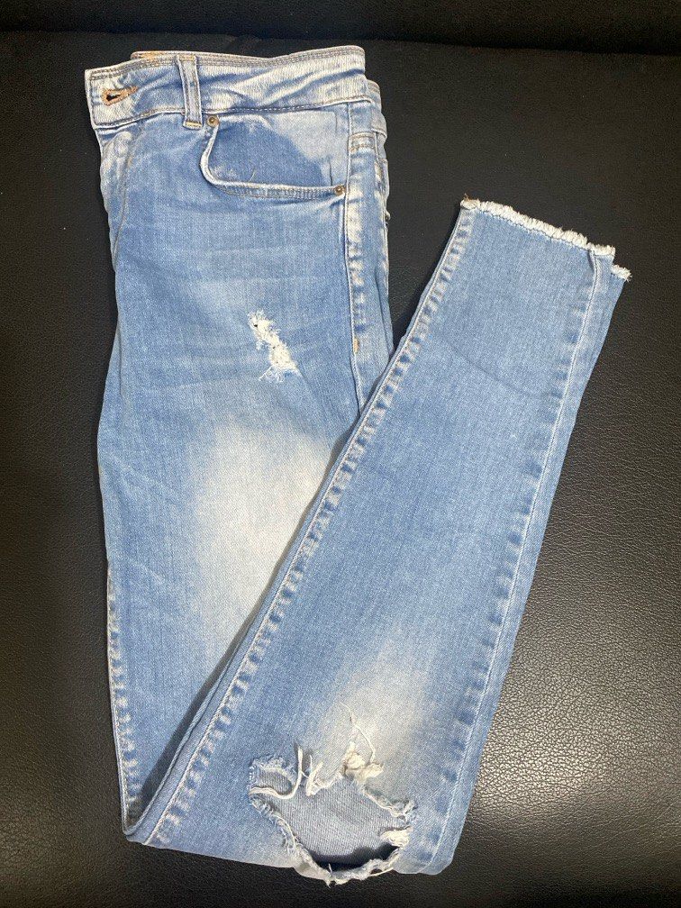 Bershka Jeans (Category: Jeans) located in Taguig. Submitted by declutterwithriz (Listing ID 1365210595, Image 1). Description: Medium Size. Fits 26-28. a bit stretchy .