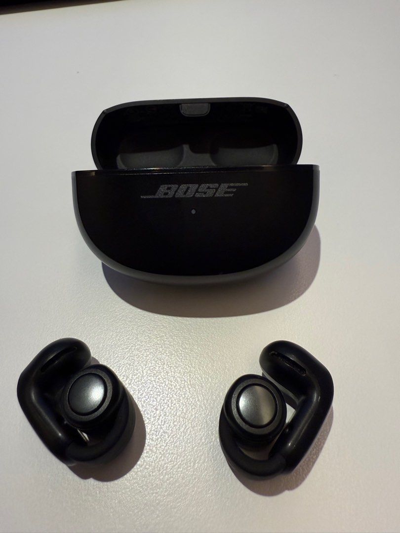 Bose SoundSport Free Wireless Earbuds ( with 8 months warranty) (Category: Earphones) located in Singapore. Submitted by vhkx46yhkg (Listing ID 1365195474, Image 1). Description: Selling my Bose SoundSport Free wireless earbuds. They are in lightly used condition and come with the charging case. They work perfectly and have great sound quality. I'm selling them because I upgraded to a newer model. Feel free to ask any questions..