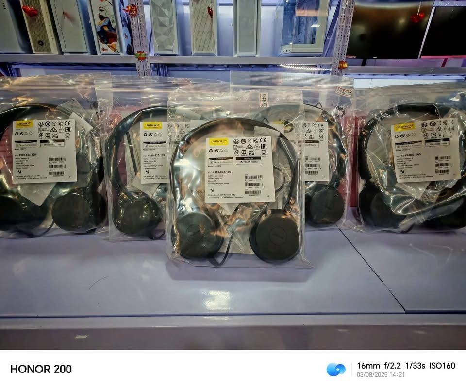 Brandnew JABRA EVOLVE 20 (Category: Headphones & Headsets) located in Cavite. Submitted by dwelancas79880 (Listing ID 1365214389, Image 1). Description: Passive Noise Cancelling ear cushions help reduce high-frequency sounds Works with all smart devices using USB-A or USB-C State-of-the-art noise canceling microphone eliminates background noise Easy plug-and-play set up Great sound for calls and music Call control unit for managing calls easily .