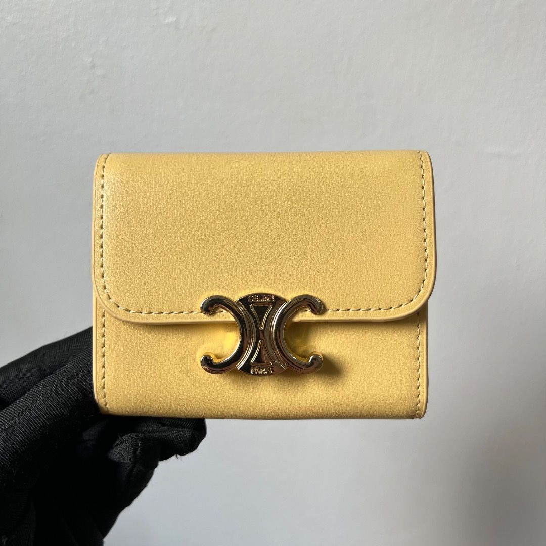 Celine Detachable Trifold Wallet (Category: Luxury Bags & Wallets) located in Antipolo. Submitted by mjlenihcpreloved (Listing ID 1318494520, Image 1). Description: .