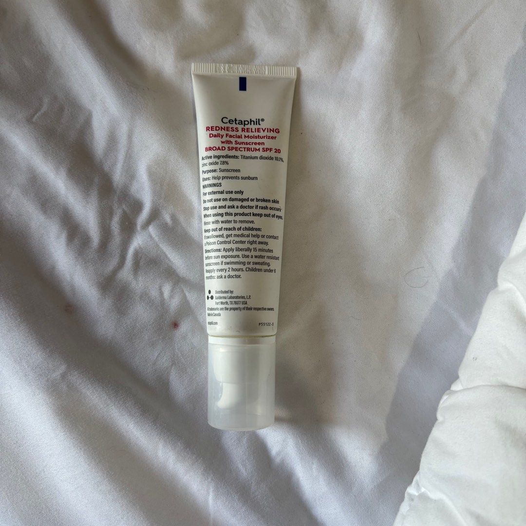 Cetaphil Tinted Sunscreen (Category: Face Care) located in Naga. Submitted by dbdbdbdbd (Listing ID 1365143468, Image 2). Description: used once, i have oily skin so it made my skin so oily, if u have dry skin this is gud bc it’s also a mosturizer.