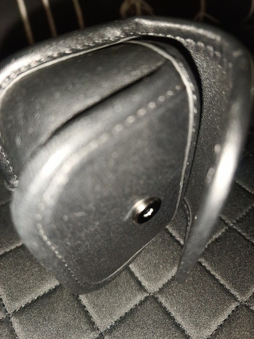 COACH Heritage Plain Leather (Black) CLIP ON BAG (Category: Luxury Bags & Wallets) located in Manila. Submitted by lost.paradise (Listing ID 1365221669, Image 3). Description: AUTHENTIC COACH CLIP ON BAG FROM COACH HERITAGE PLAIN LEATHER BAG GOOD AS NEW FROM USA NO BOX. NO DUSTBAG..