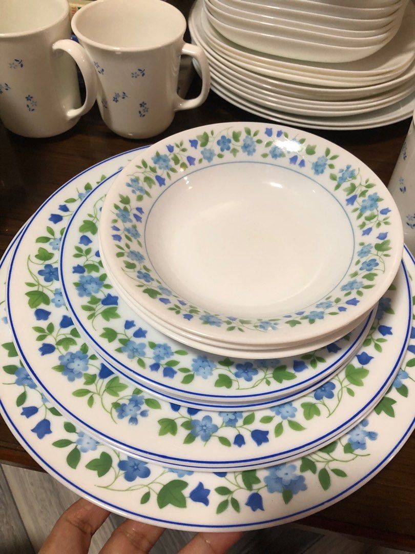 Arcopal (Category: Other Kitchenware & Tableware) located in Angeles City. Submitted by phynes (Listing ID 1365159933, Image 1). Description: 9 pcs Big plates Break resistant No issue GCash payment .