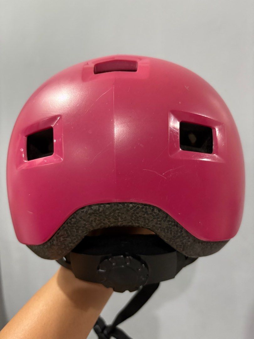 Decathlon Oxelo Kid’s helmet (Category: Other Sports Equipment and Supplies) located in Marikina City. Submitted by igmtsisters (Listing ID 1365257926, Image 2). Description: used with care- needs cleaning good for 3-6yo- pls refer to the size #hardhat#sturdy.