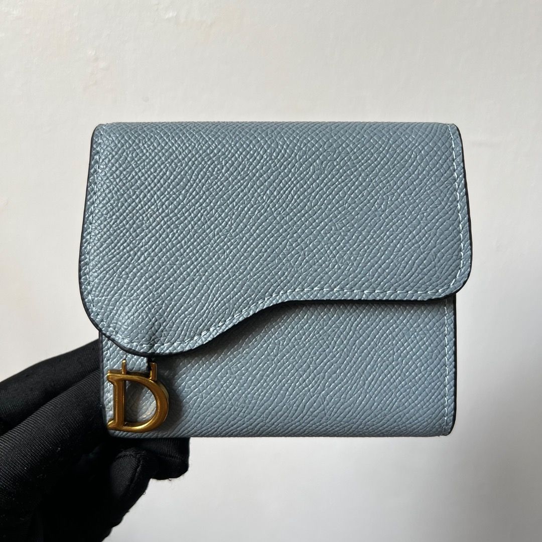 Dior Saddle Grained Trifold Wallet (Category: Luxury Bags & Wallets) located in Antipolo. Submitted by mjlenihcpreloved (Listing ID 1321701086, Image 1). Description: .