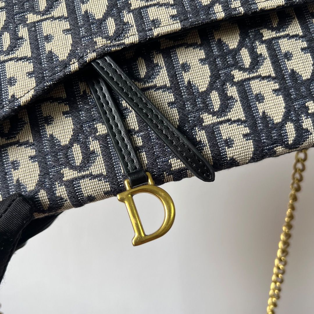 Dior Saddle Wallet on Chain Bag (Category: Luxury Bags & Wallets) located in Antipolo. Submitted by mjlenihcpreloved (Listing ID 1328722204, Image 2). Description: .