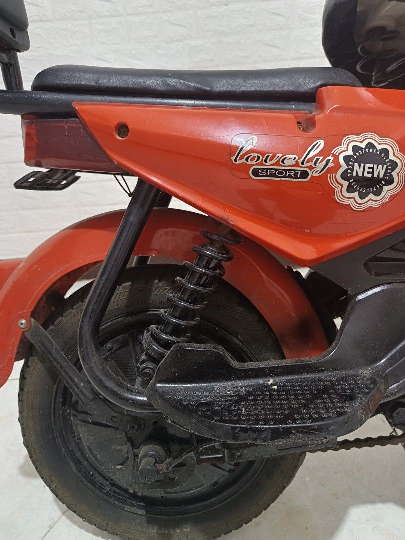 E bike (Category: Bicycles) located in Caloocan City. Submitted by appleblossoms07 (Listing ID 1362565163, Image 2). Description: bawal sa maarte sign of usage scratches then please check photo first no delivery pick up lang po.