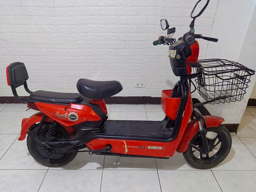 E bike (Category: Bicycles) located in Caloocan City. Submitted by appleblossoms07 (Listing ID 1362565163, Image 1). Description: bawal sa maarte sign of usage scratches then please check photo first no delivery pick up lang po.