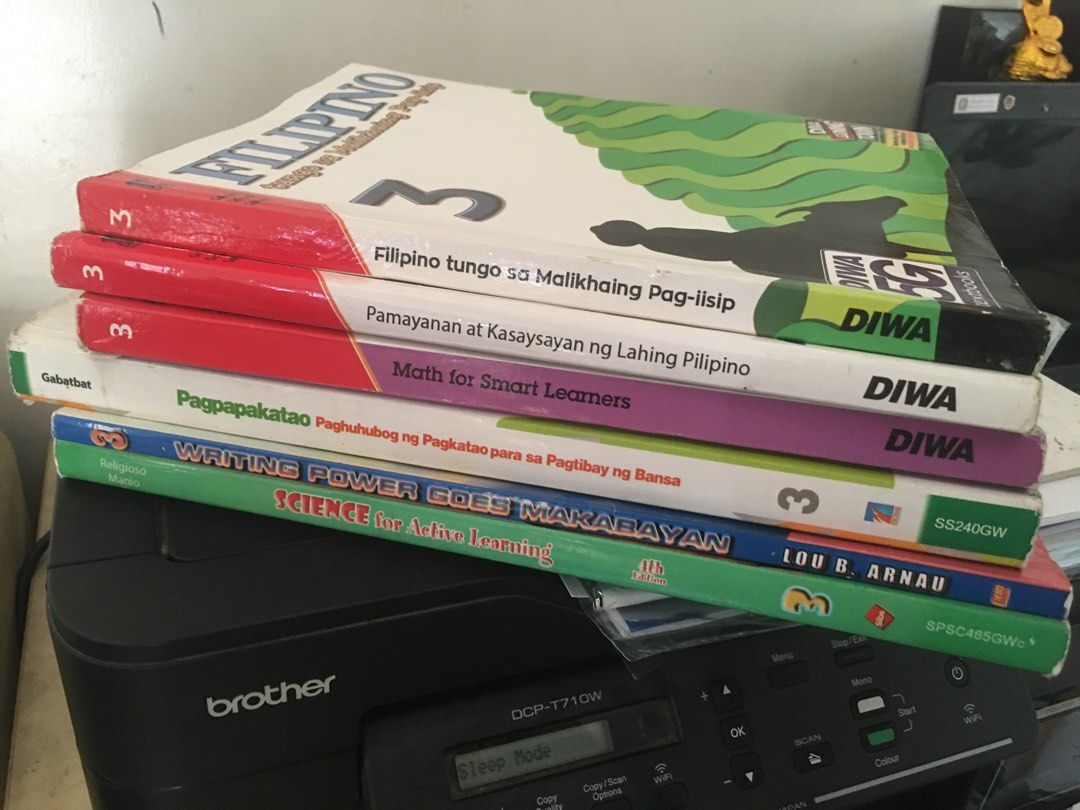 Grade 3 books (Category: Textbooks) located in Las Pinas. Submitted by lauricontapay (Listing ID 1365224266, Image 1). Description: 100 each Grade 3 books Filipino diwa Math diwa Ap diwa Science phoenix Pagpapakatao phoenix Writting Pencil marks ung iba may check pero di naman masyado madami.