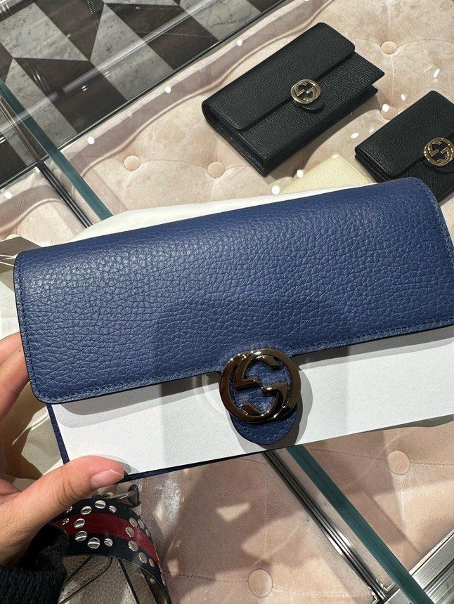 Gucci interlock wallet on chain (Category: Cross-body Bags) located in Paranaque City. Submitted by primrose21 (Listing ID 1365167902, Image 2). Description: Comes with box dustbag paperbag.