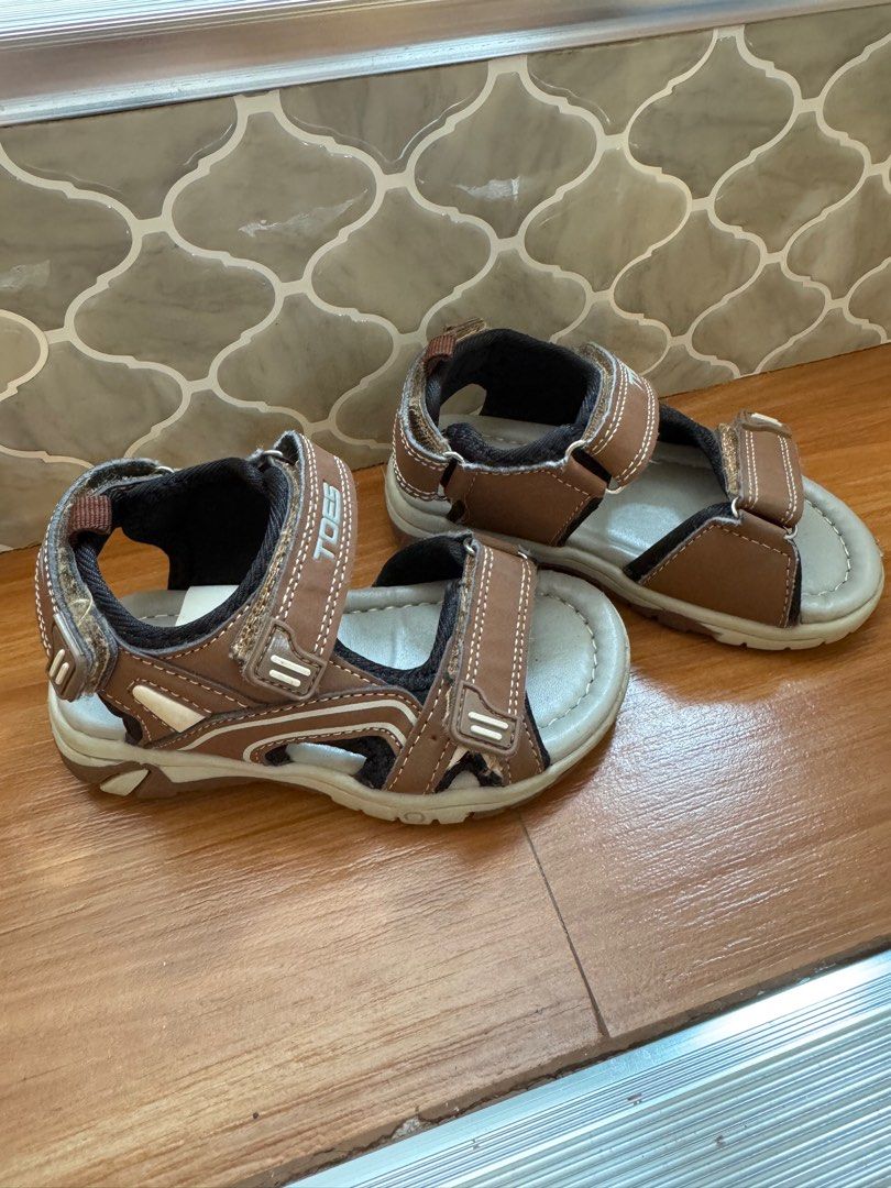 Kids boys brown sandals (Category: Babies & Kids Fashion) located in Tanza. Submitted by jaydeecx (Listing ID 1365166053, Image 2). Description: Stryde brown sandals for boys Size 24 US 8 Foot length 14.2 cm.