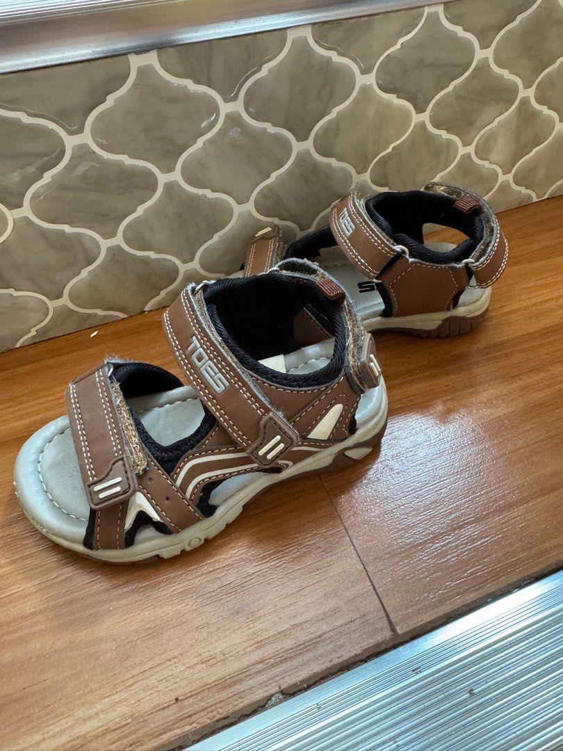 Kids boys brown sandals (Category: Babies & Kids Fashion) located in Tanza. Submitted by jaydeecx (Listing ID 1365166053, Image 3). Description: Stryde brown sandals for boys Size 24 US 8 Foot length 14.2 cm.