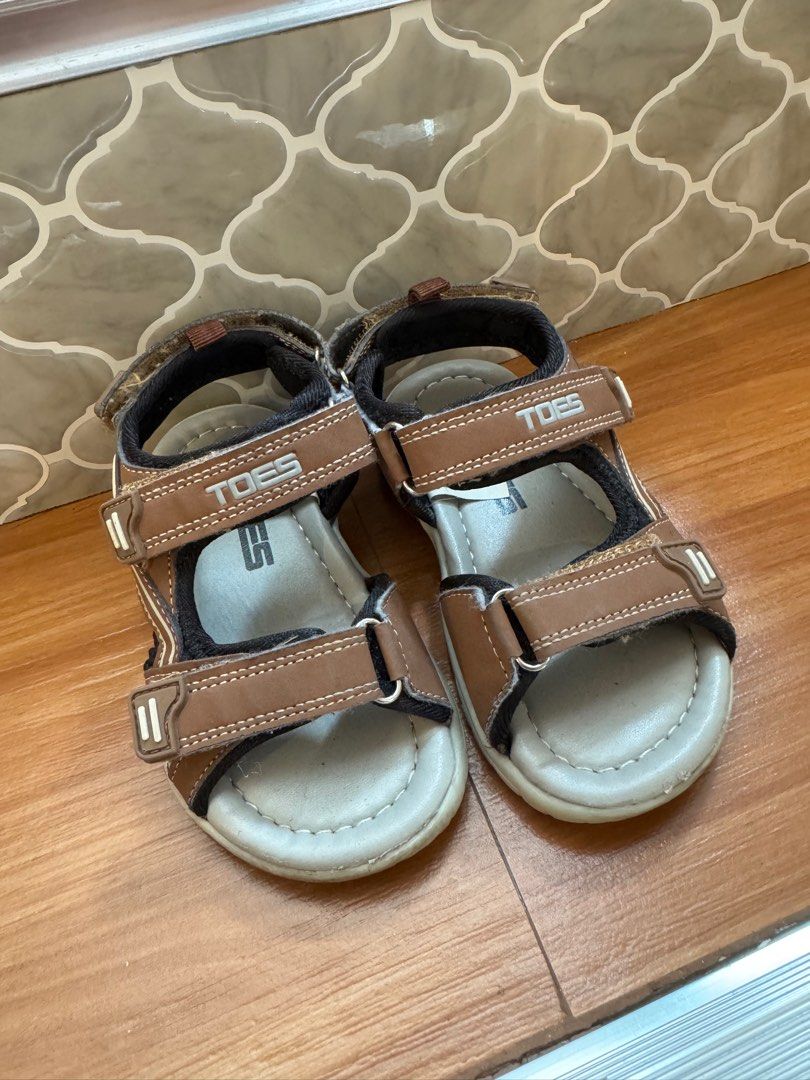 Kids boys brown sandals (Category: Babies & Kids Fashion) located in Tanza. Submitted by jaydeecx (Listing ID 1365166053, Image 1). Description: Stryde brown sandals for boys Size 24 US 8 Foot length 14.2 cm.