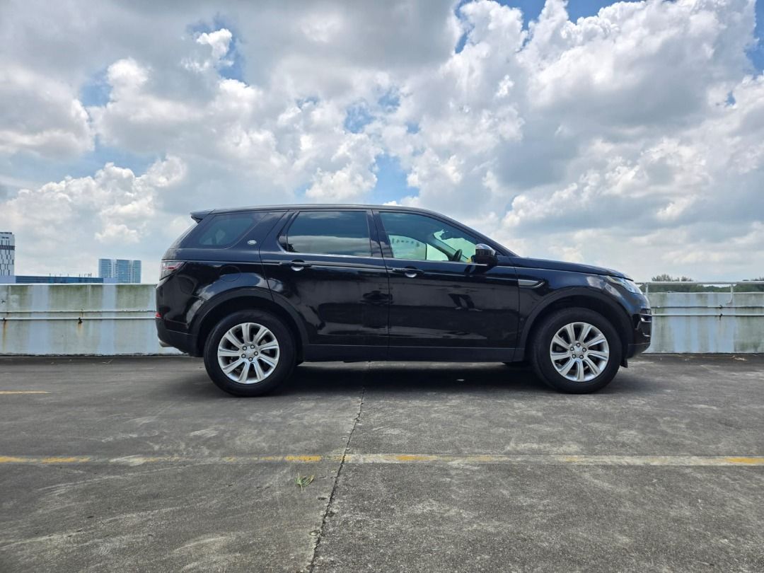Land Rover Discovery 2.0 Si4 HSE 7-Seater (A) (Category: Used Cars) located in Singapore. Submitted by carousellcars (Listing ID 1365150311, Image 3). Description: Vehicle Features Responsive & smooth 2.0L turbo engine with 237BHP, 9-speed auto, 4WD, cruise control, hill descent, rear aircon, and keyless entry Accessories Sport rims, premium leather seats, touch screen infotainment system, Bluetooth/navigation, reverse camera/LED daytime running 