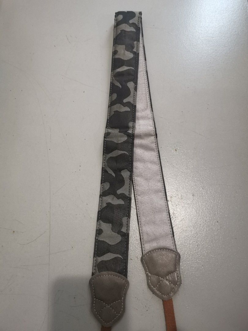 Leather Camera Strap (Category: Camera Bags & Carriers) located in Petaling Jaya. Submitted by jubes7 (Listing ID 1365246778, Image 2). Description: Camo leather camera strap.