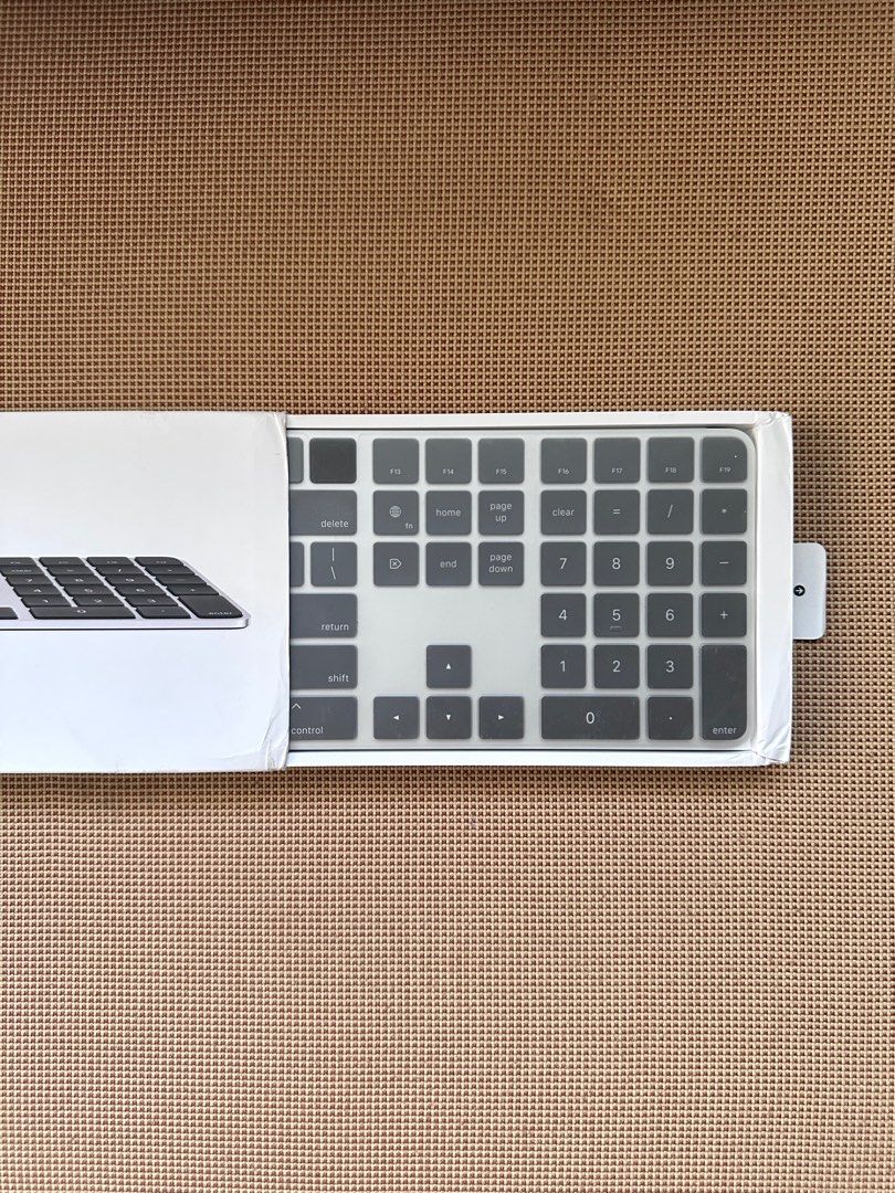 Magic Keyboard With Touch ID (Category: Computer Keyboard) located in Makati City. Submitted by msn_gdgt (Listing ID 1365247415, Image 1). Description: Once lang nagamit Original Price 10,990.