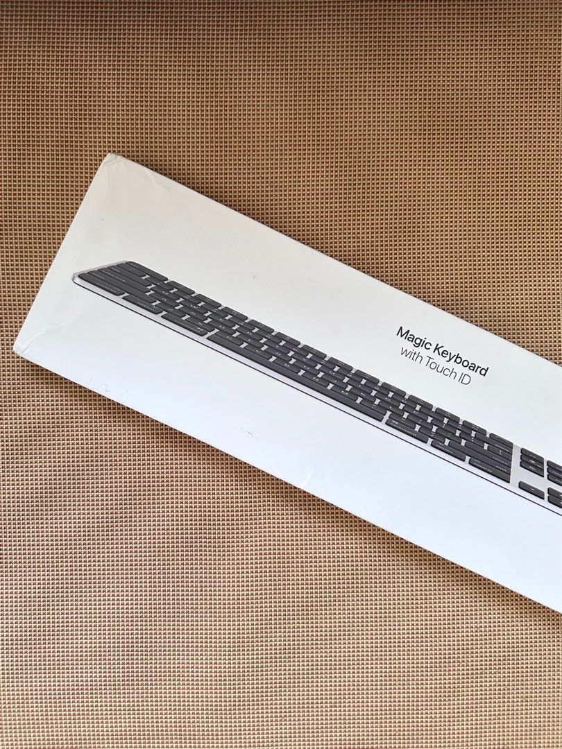 Magic Keyboard With Touch ID (Category: Computer Keyboard) located in Makati City. Submitted by msn_gdgt (Listing ID 1365247415, Image 2). Description: Once lang nagamit Original Price 10,990.